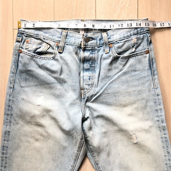 Levi’s Distressed Ankle Jeans Light Wash Women’s Size 29 - Picture 3 of 14